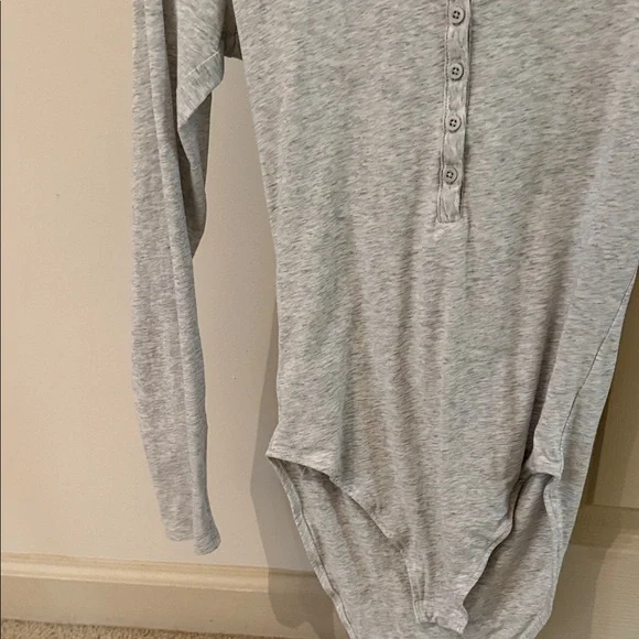Everlane Gray Long Sleeve Women's Bodysuit Sz Small - Picture 3 of 4